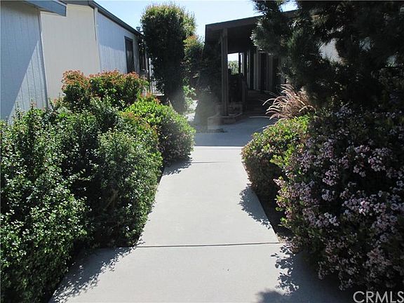 Pathway from the street - allows privacy