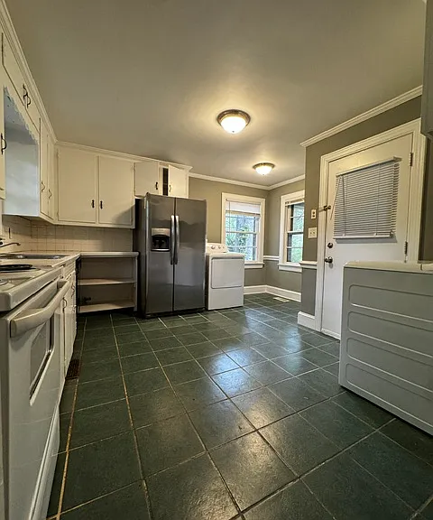 2414 Slay Dr — Photo 7