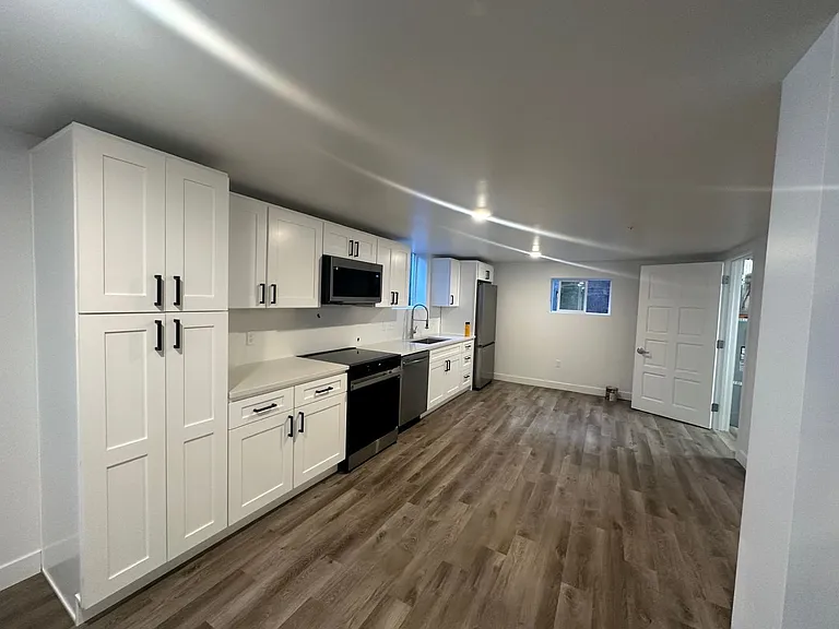 186 N Holly St — Photo 12