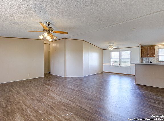 4th image of 467 Stagecoach Hill Dr