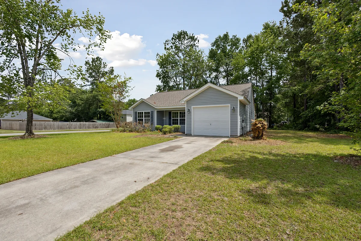 Building Photo - 123 Knotty Pine Cir