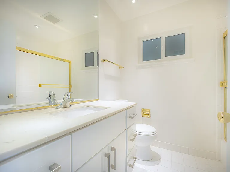 Harborview 2BD 2BA #4 bath2 (2)