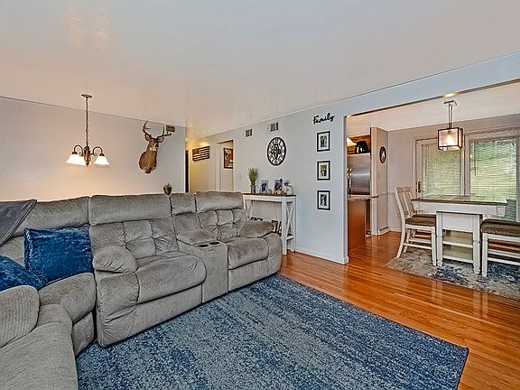 4th image of 628 Carnival Dr