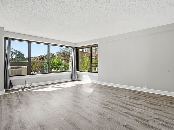 4th image of 2930 N Sheridan Rd APT 306