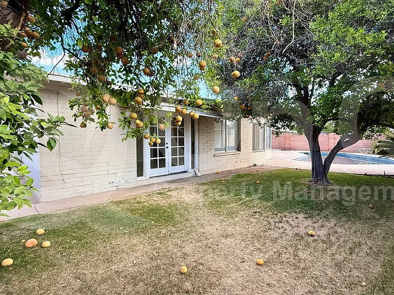 1275 E Loma Vista Dr — Photo 22