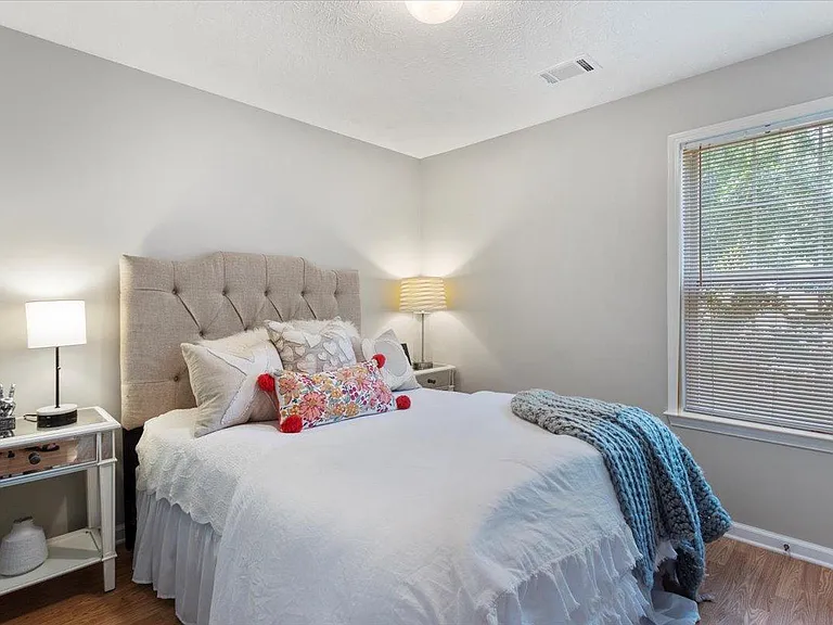 1130 Winthrope Chase Dr — Photo 19