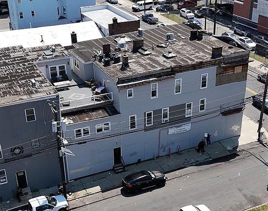 4th image of 221 Sussex Ave