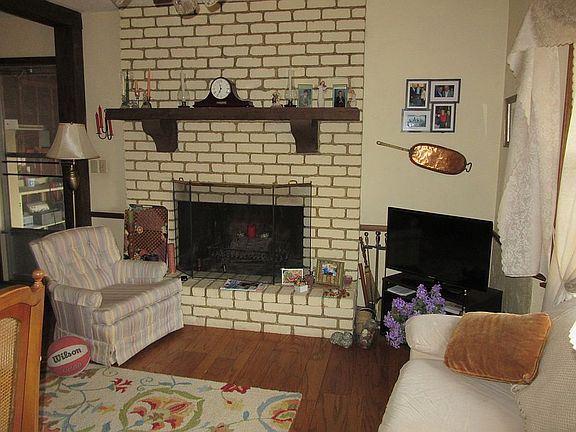 Hearthroom fireplace