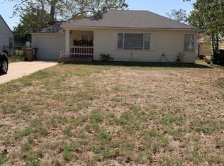 627 W 21st Ave, Hutchinson, KS 67502