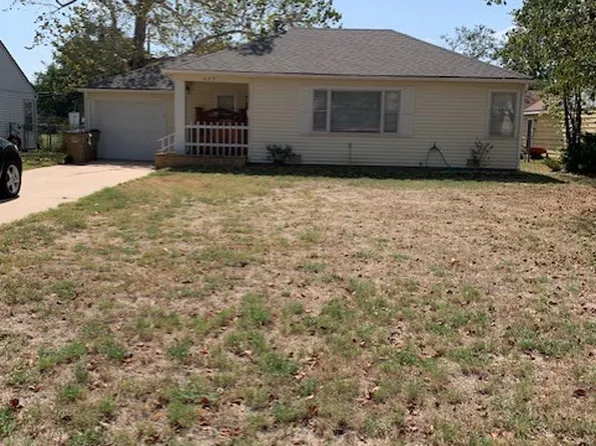 627 W 21st Ave, Hutchinson, KS 67502