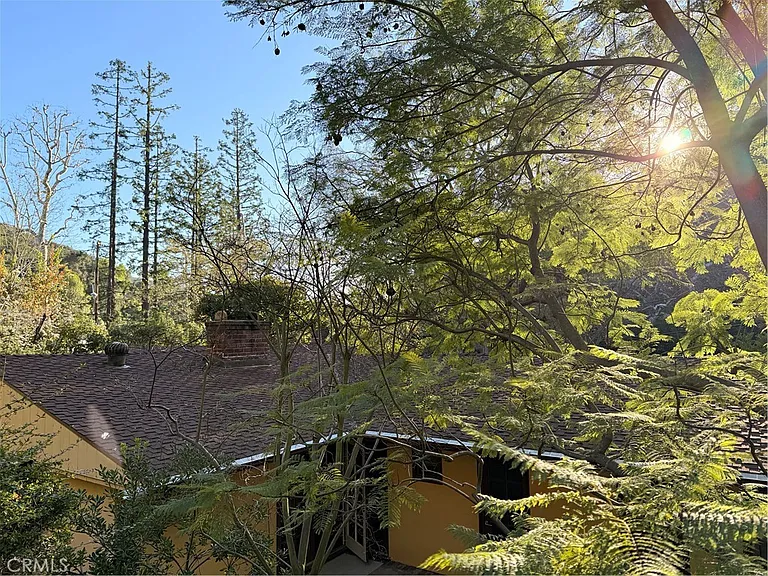 2500 Benedict Canyon Dr — Photo 26