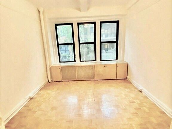 4th image of 42 W 72nd St APT 1D