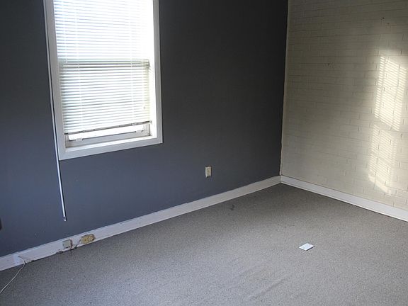 5th image of 302 N Westberry St