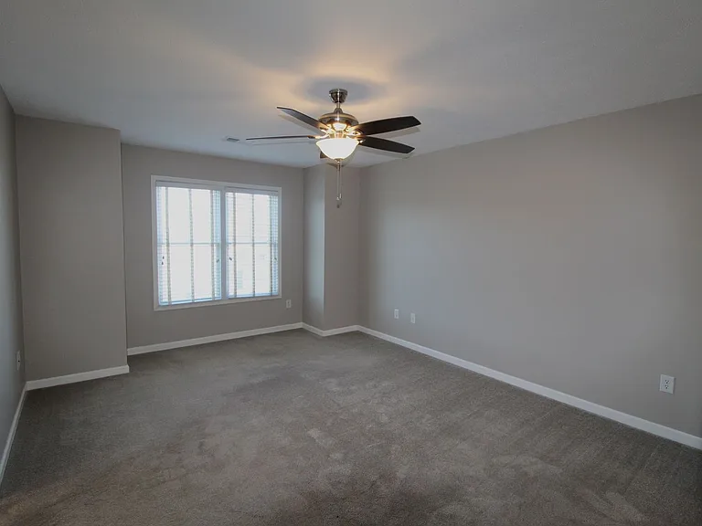 2189 Deyerle Ave — Photo 25