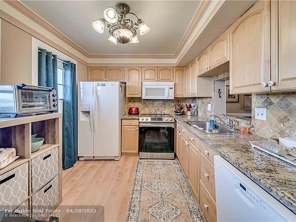 5th image of 620 NE 12th Ave APT 602
