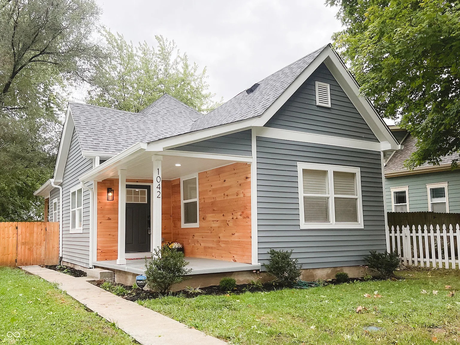 1042 Jefferson Ave photo 1