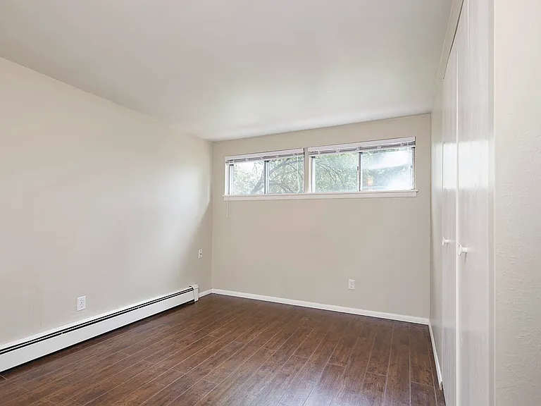241 Elmwood Dr — Photo 6