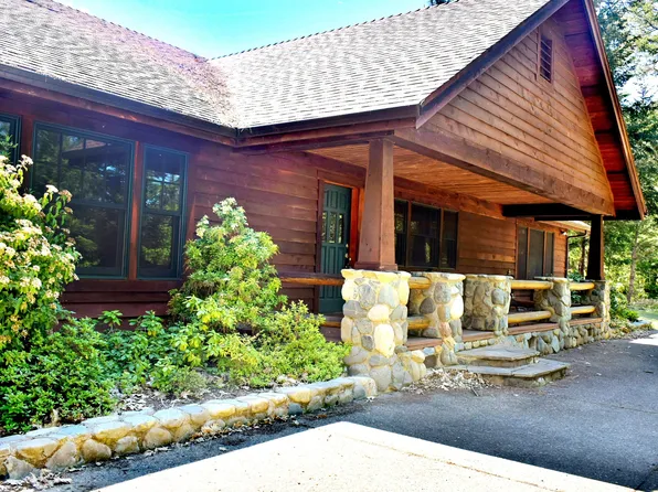 7419 Holland Corner Rd, Cave Junction, OR 97523