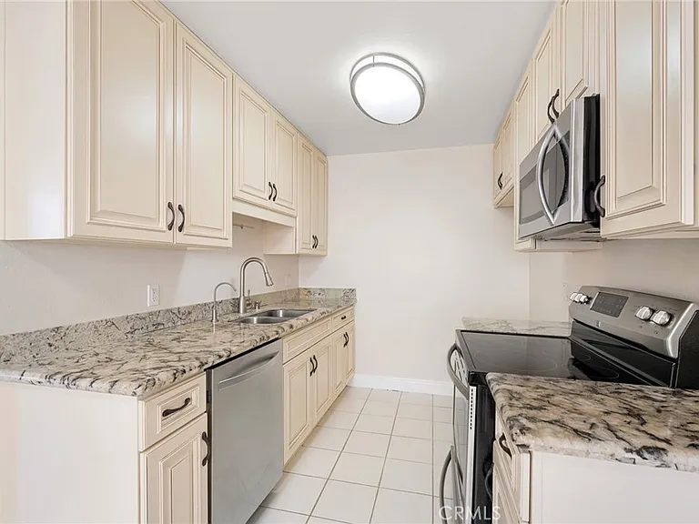 121 Sinclair Ave #206 — Photo 12
