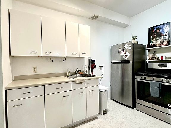 5th image of 287 Eckford St APT 1