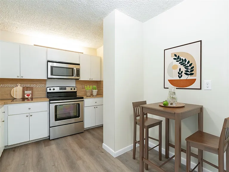 6450 Collins Ave #406 — Photo 4