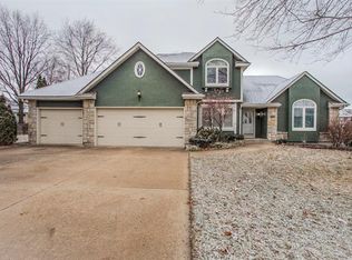 908 NW Winterset St, Lees Summit, MO 64081