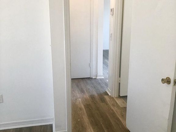 Hallway lokking past bathroom towards bedrooms