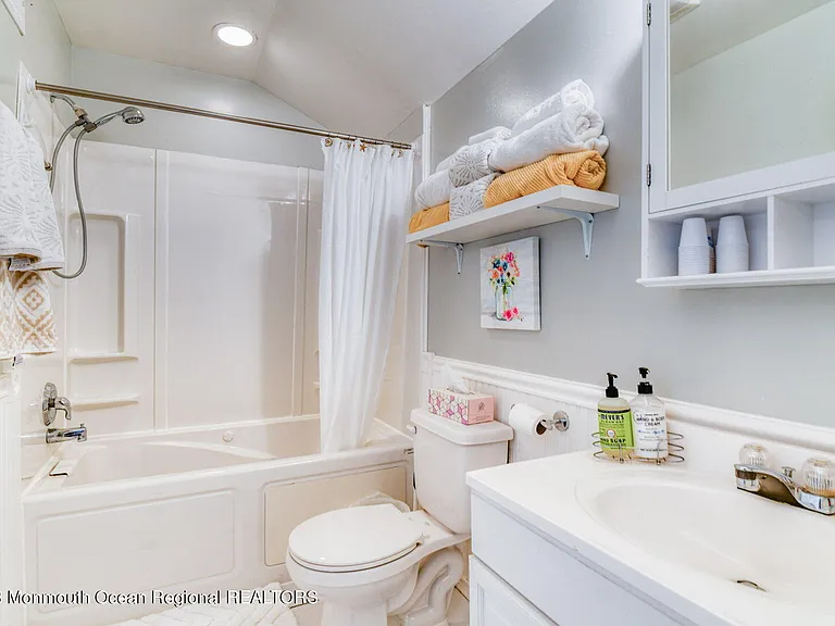 69 Franklin Ave #2 — Photo 11