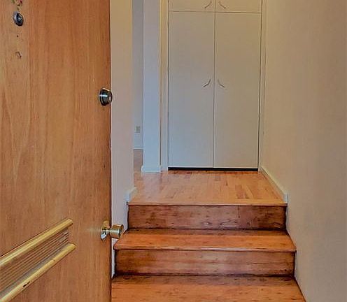 4th image of 404 N Tacoma Ave APT 2