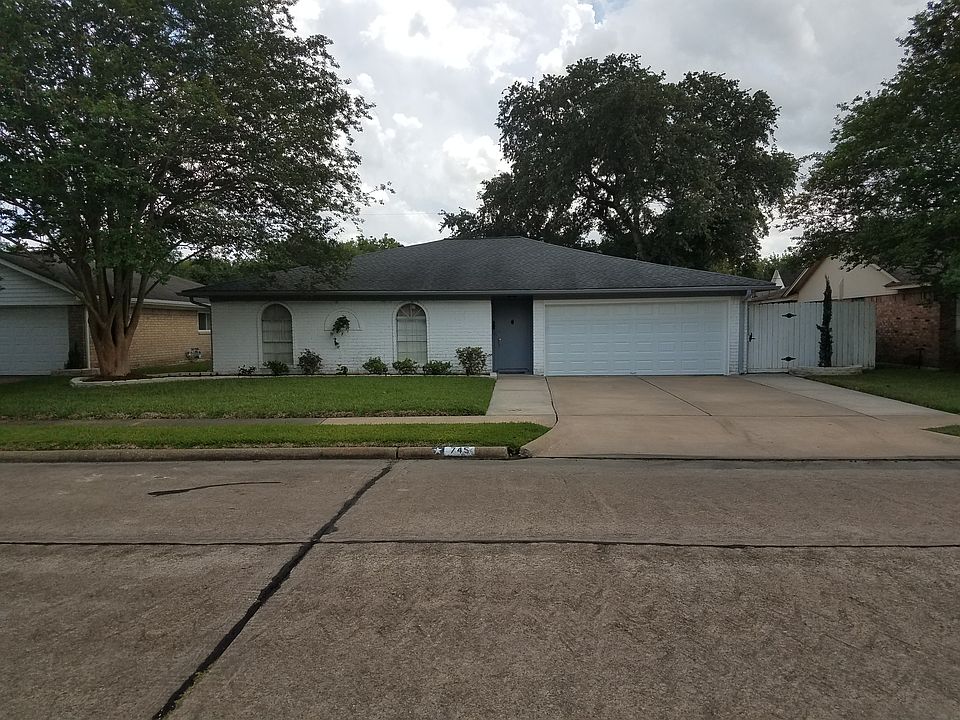 1st image of 745 E Purdue Ln