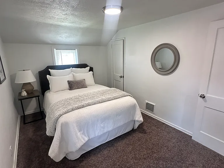 2062 Elmbrook Ln — Photo 38