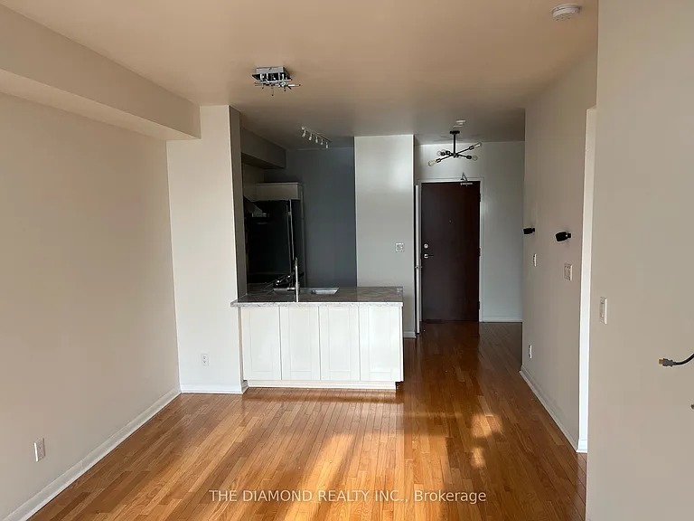 3391 Bloor St W #407 — Photo 6