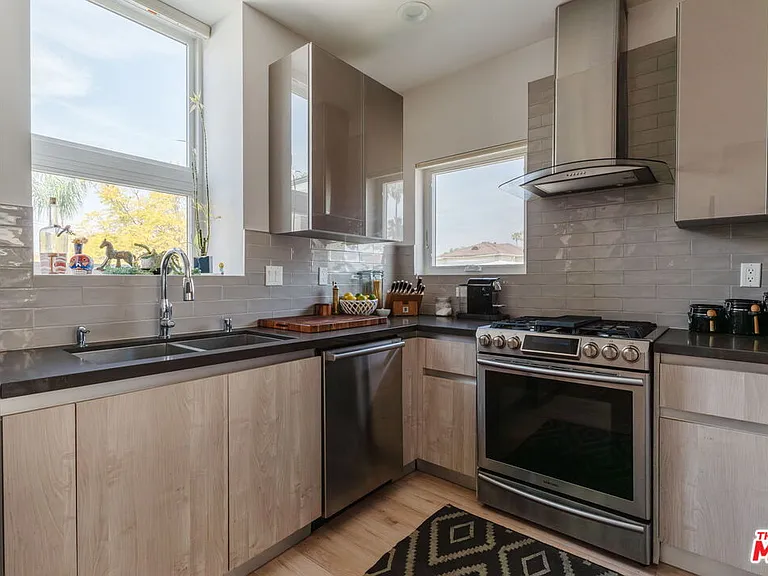 6072 Pickford St — Photo 17