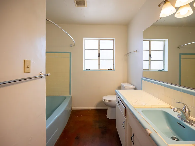 1732 N Campbell Ave — Photo 5