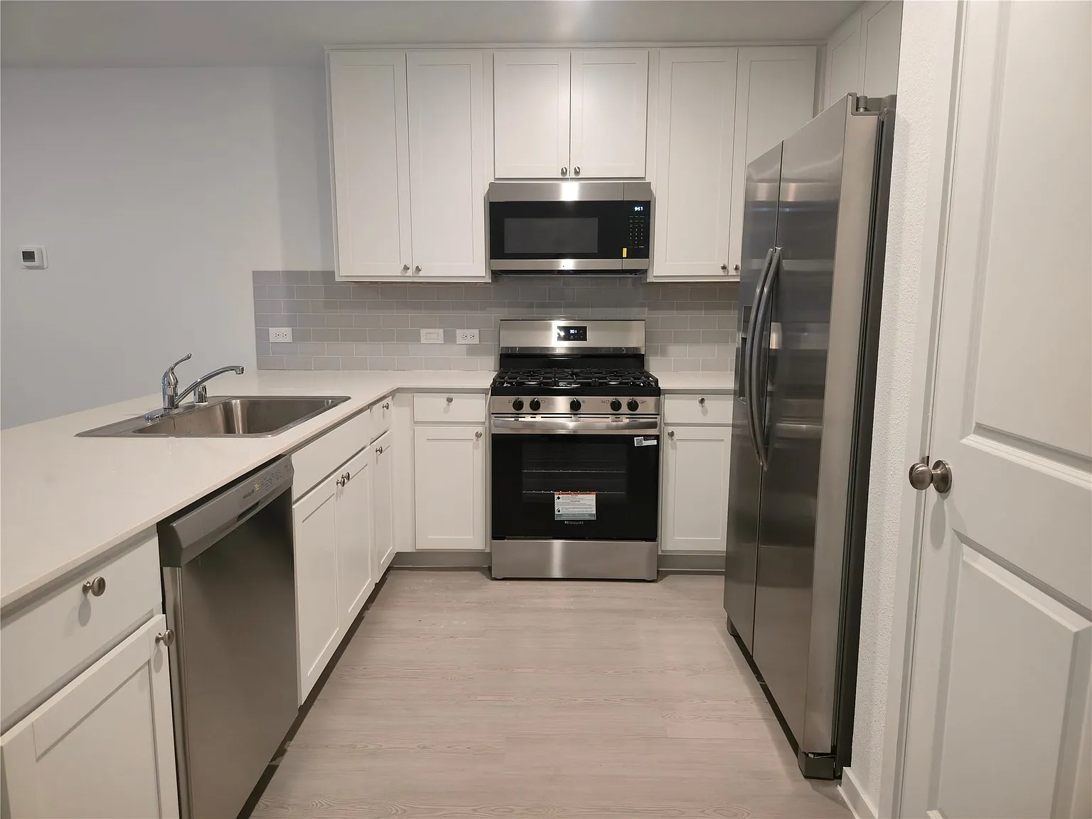 4 bed, 2.0 bath, 1656 sqft, $1,900 — Photo 3