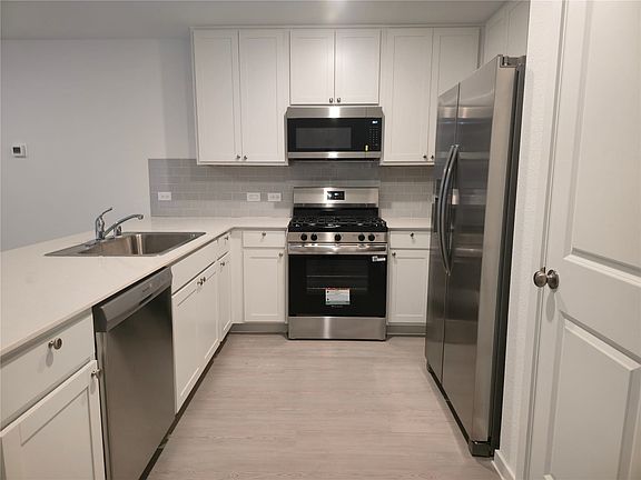 3rd image of 1608 Baron Ln