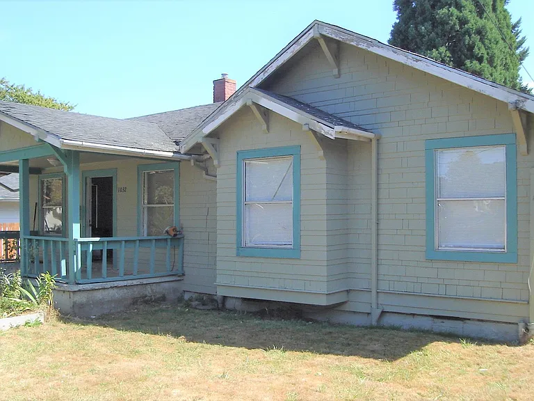 1032 NE Madrona St — Photo 1