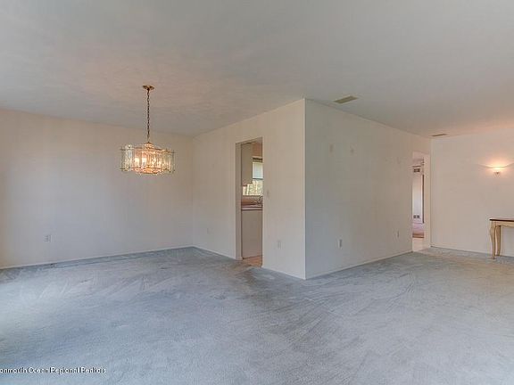 2nd image of 49 Buttonwood Ct #1000