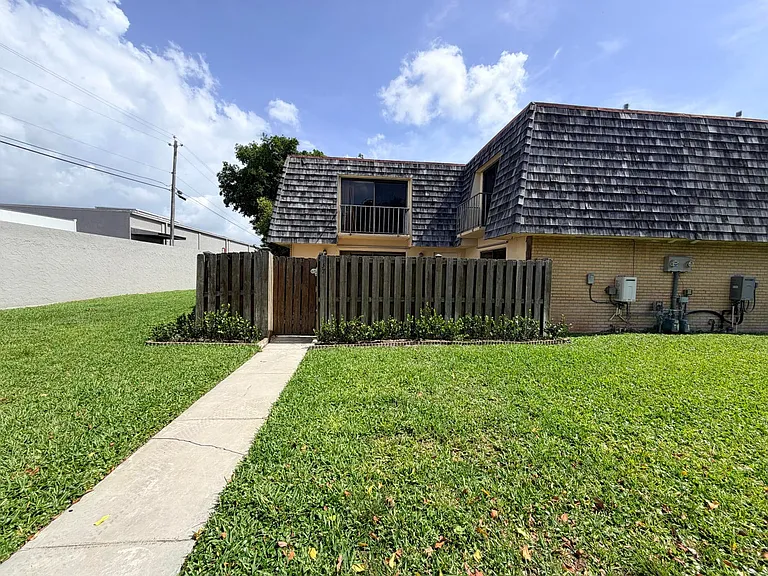 37 Lake Arbor Dr — Photo 15
