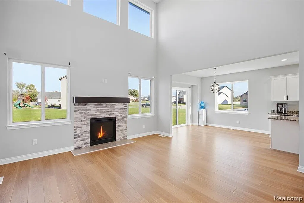 4 bed, 2150 sqft, $2,900 — Photo 2