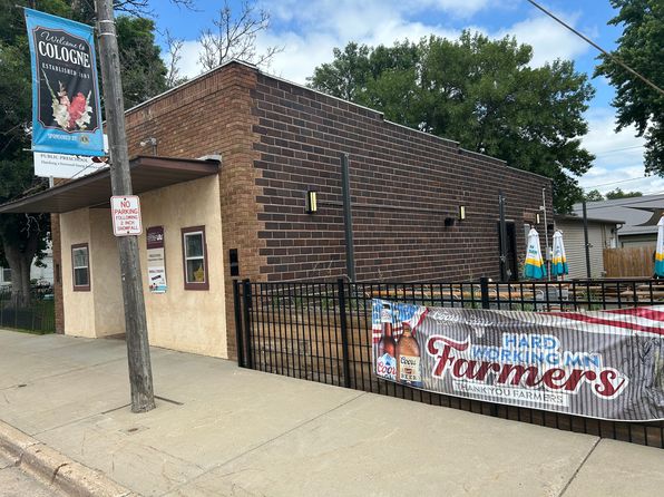 106 Paul Ave S