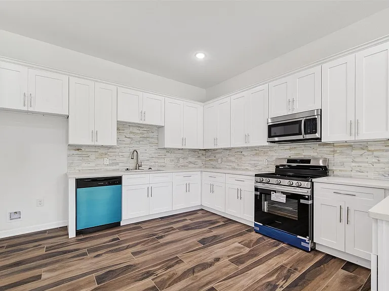 8628 Scott St — Photo 9