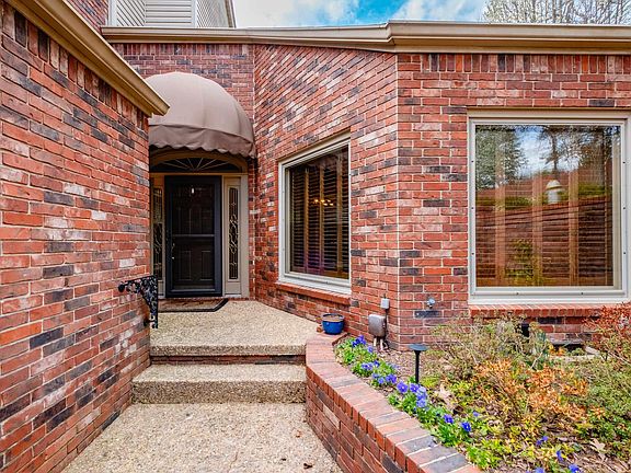 4th image of 801 Pleasant Valley Dr Unit 9