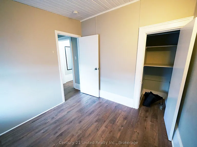 375 A Queen St — Photo 10