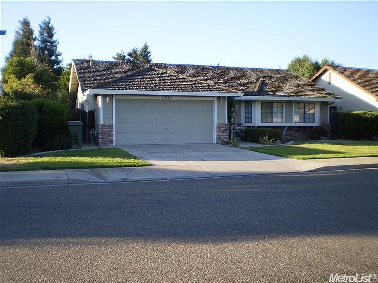 2nd image of 1831 Chamberlain Dr
