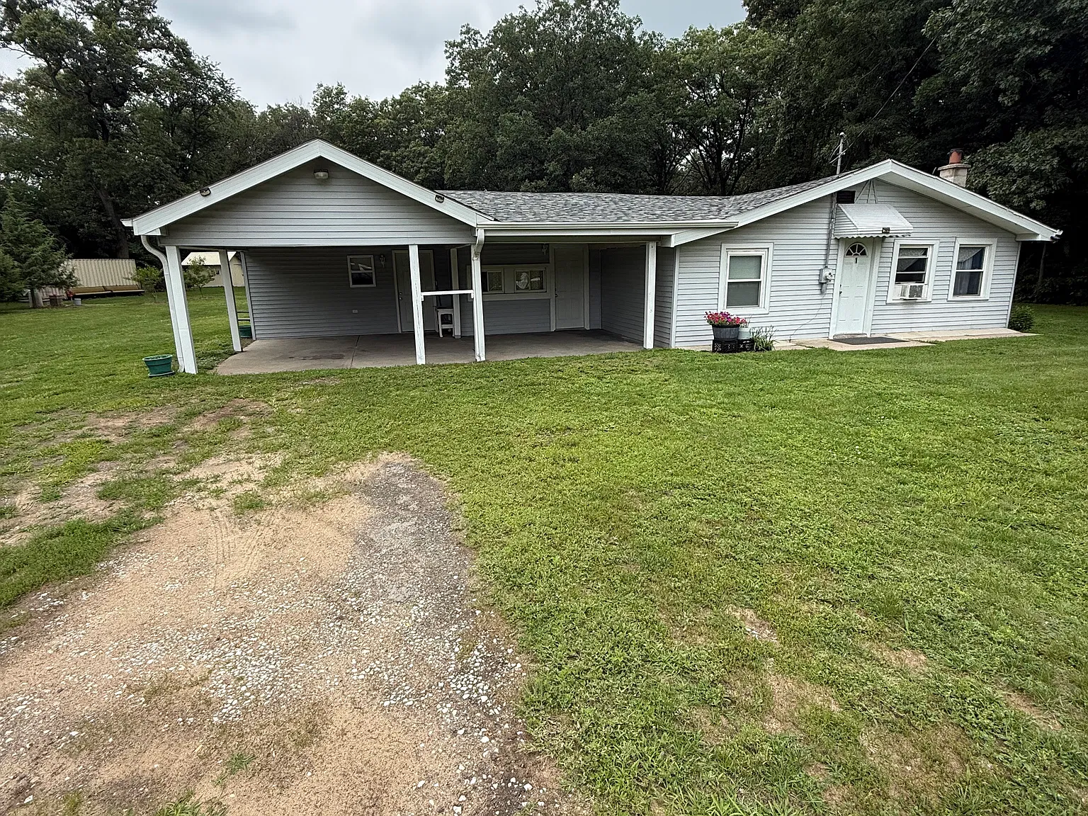2 bed, 1.5 bath, 900 sqft, $1,000 — Photo 1