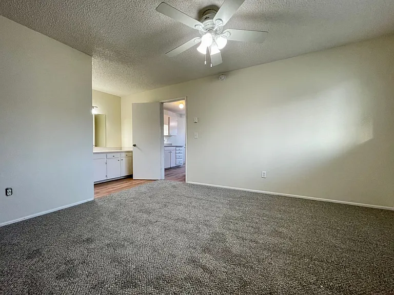 Sweetbriar Apartments — Photo 19