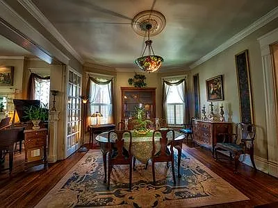 Dining room (not furnished as in picture) - 911 Oak St