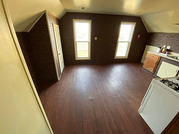 3rd image of 817 Spring St APT 2