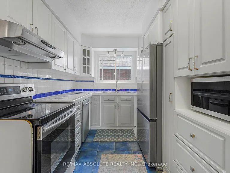 731 Borthwick Ave — Photo 8